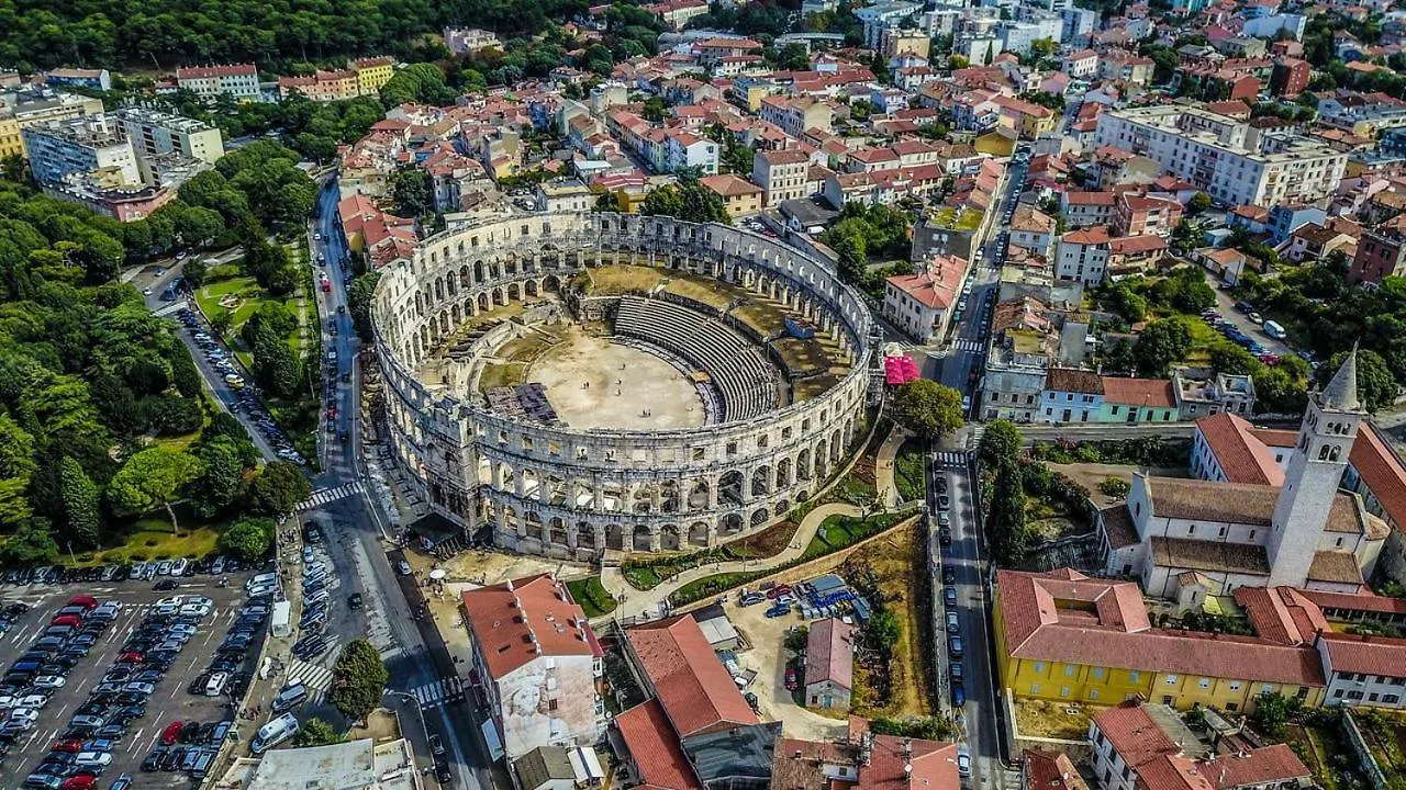 Apartament Colosseum View بولا شقة